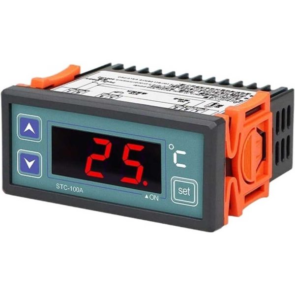 نمای روبرو و زاویه‌دار ترموستات دیجیتال STC-100A روشن با نمایشگر دمای 25 درجه و بست‌های نارنجی